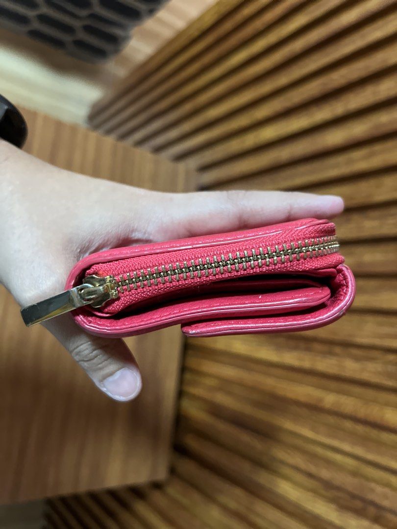 Tory Burch bifold wallet (Category: Luxury Bags & Wallets) located in Cabanatuan. Submitted by hellorhea (Listing ID 1470479574, Image 2). Description: .
