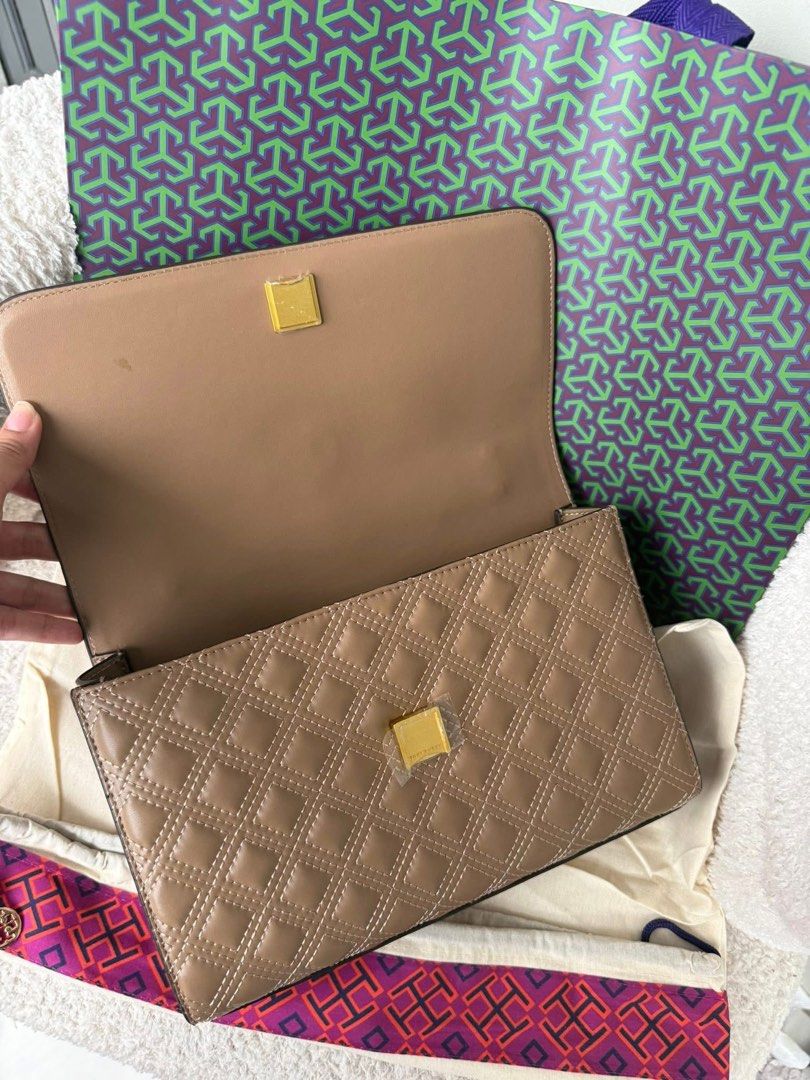 Tory Burch Fleming in Medium (Category: Luxury Bags & Wallets) located in Cebu City. Submitted by warstellar21 (Listing ID 1470406049, Image 2). Description: Selling my Tory Burch Fleming in Medium inclusions are and its original dustbag and original paper bag + DF is shouldered by the buyer 📍Cebu.