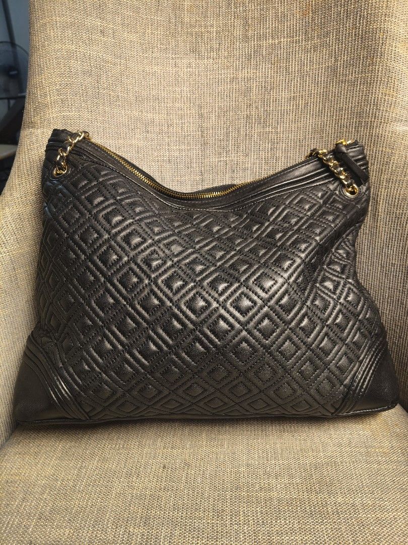 Tory burch Hobo Bag (Category: Luxury Bags & Wallets) located in Mabalacat. Submitted by chiccharmbymitch (Listing ID 1470466459, Image 3). Description: .