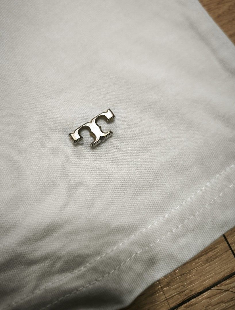 Tory Burch plain shirt (Category: Shirts) located in Manila. Submitted by wearforce (Listing ID 1470494234, Image 2). Description: Tory Burch plain shirt color: white fit: small color rate 9/10 in good condition 250 + sf.