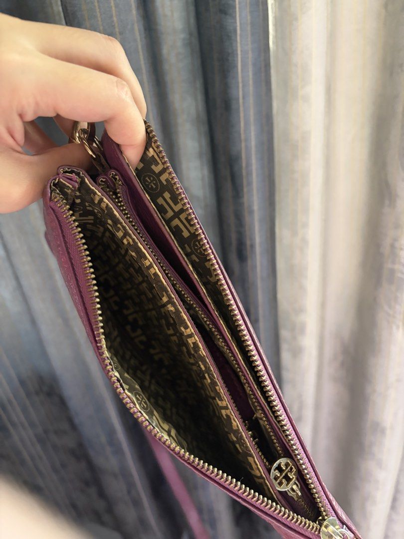 Tory Burch trio bag (Category: Cross-body Bags) located in Quezon City. Submitted by jocelyn__18 (Listing ID 1470391459, Image 3). Description: Authentic! With long and short shoulder strap. NOTE: discoloration!! Might need restoration for color or recolor.