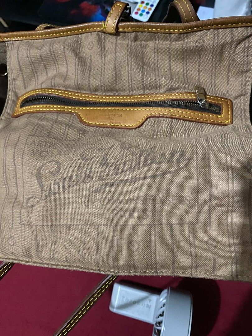 Tote bag (Category: Tote Bags) located in Manila. Submitted by glaiza02 (Listing ID 1470420842, Image 3). Description: .