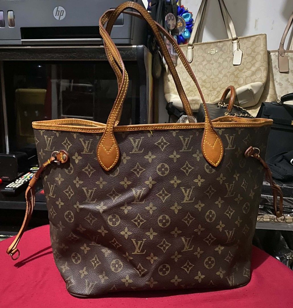 Tote bag (Category: Tote Bags) located in Manila. Submitted by glaiza02 (Listing ID 1470420842, Image 2). Description: .