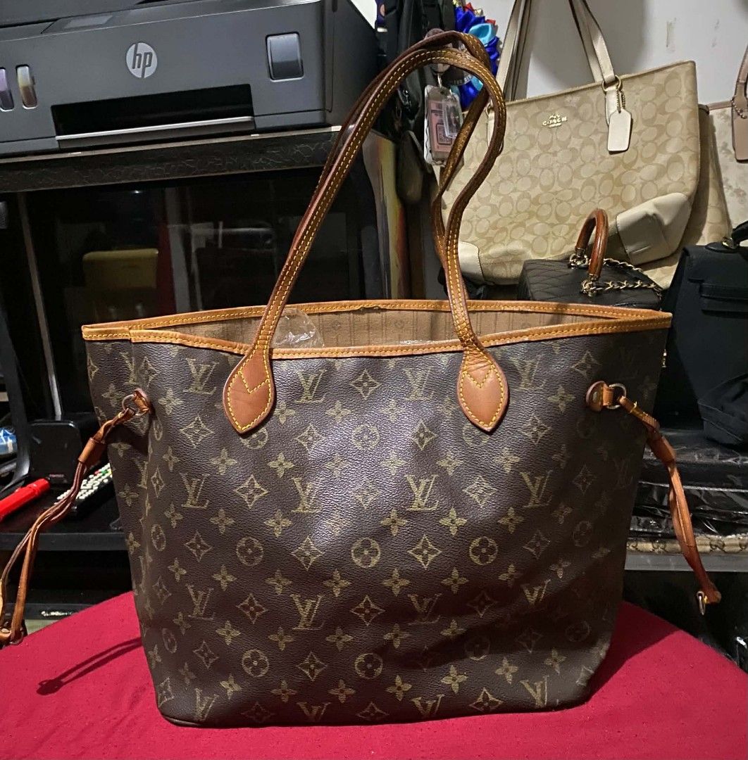 Tote bag (Category: Tote Bags) located in Manila. Submitted by glaiza02 (Listing ID 1470420842, Image 1). Description: .