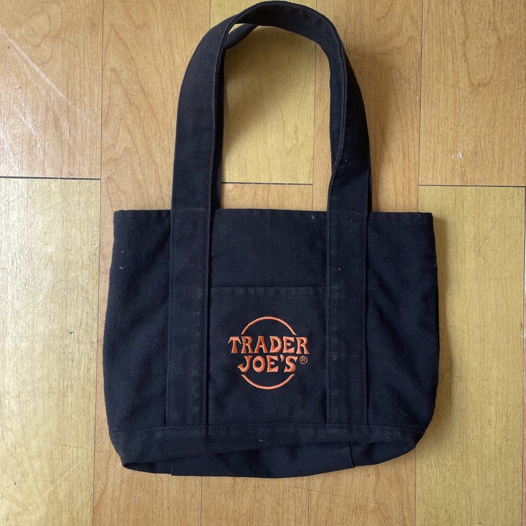 Trader Joe’s Bag (Category: Tote Bags) located in Mandaluyong City. Submitted by summersamnl (Listing ID 1470385705, Image 2). Description: 100% Authentic fresh from USA 🇺🇸 Pm me for MORE - Cute Mini black Tote bag - Black .