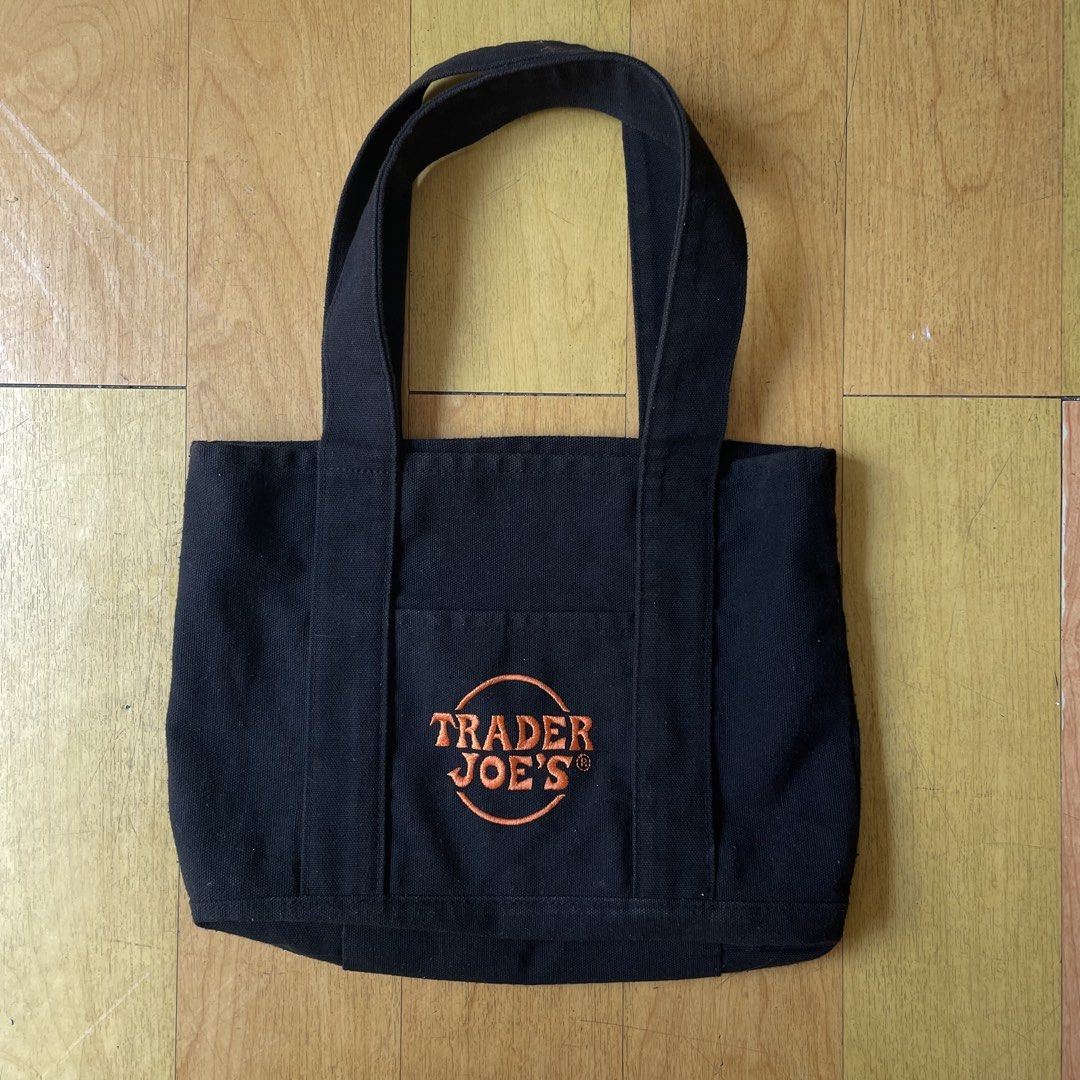 Trader Joe’s Bag (Category: Tote Bags) located in Mandaluyong City. Submitted by summersamnl (Listing ID 1470385705, Image 3). Description: 100% Authentic fresh from USA 🇺🇸 Pm me for MORE - Cute Mini black Tote bag - Black .