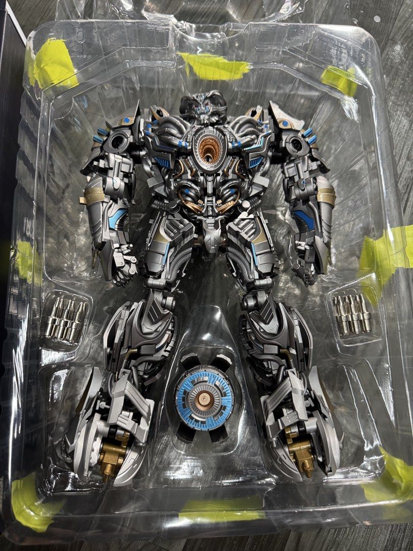 Transformers FL-01 GALVATRON Oversized (Category: Figurines & Statues) located in Paranaque City. Submitted by icko007 (Listing ID 1470375229, Image 2). Description: FL-01 Galvatron Fury Leader Oversized Version Material: ABS, Die-cast Electronics: Built in Light Up LED eyes Height: 31cm / 12.2” Battery type: LR41 Price - 4,200 Only No Rush Shipping /Dibs now pay now Location Paranaque Payment Gcash/Bpi Shipping Lalamove/Lbc Buyers Risk / Fee ‼️S