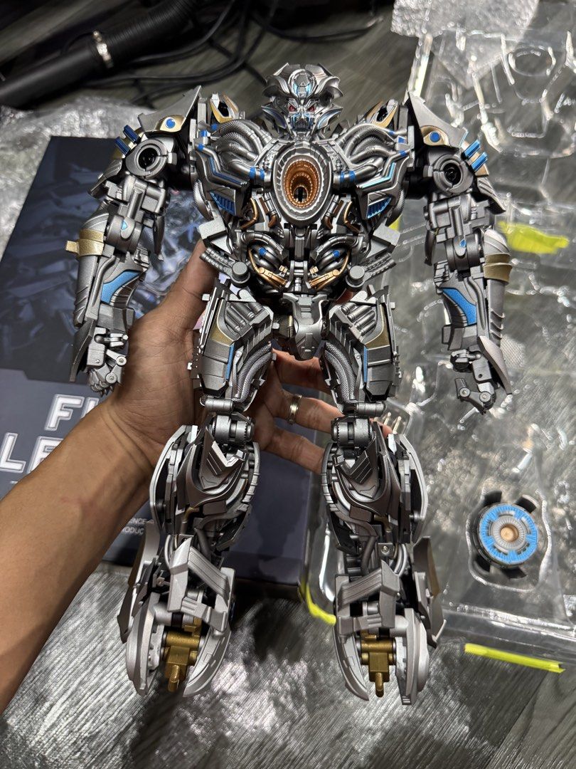 Transformers FL-01 GALVATRON Oversized (Category: Figurines & Statues) located in Paranaque City. Submitted by icko007 (Listing ID 1470375229, Image 1). Description: FL-01 Galvatron Fury Leader Oversized Version Material: ABS, Die-cast Electronics: Built in Light Up LED eyes Height: 31cm / 12.2” Battery type: LR41 Price - 4,200 Only No Rush Shipping /Dibs now pay now Location Paranaque Payment Gcash/Bpi Shipping Lalamove/Lbc Buyers Risk / Fee ‼️S