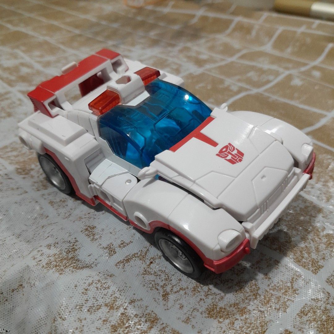 Transformers Legacy Minerva (READ THE DESCRIPTION) (Category: Action & Battle Toys) located in Las Pinas. Submitted by enwr4thcr1ms0n (Listing ID 1470380957, Image 3). Description: -no box -missing one accessory(originally had 2) -added silver paint on the rims and the gun -the lightbar is glued on -minor paintchips -ankle joints are loose, everything else is in good condition -shipping fee is shouldered by the buyer -GCash Payment.