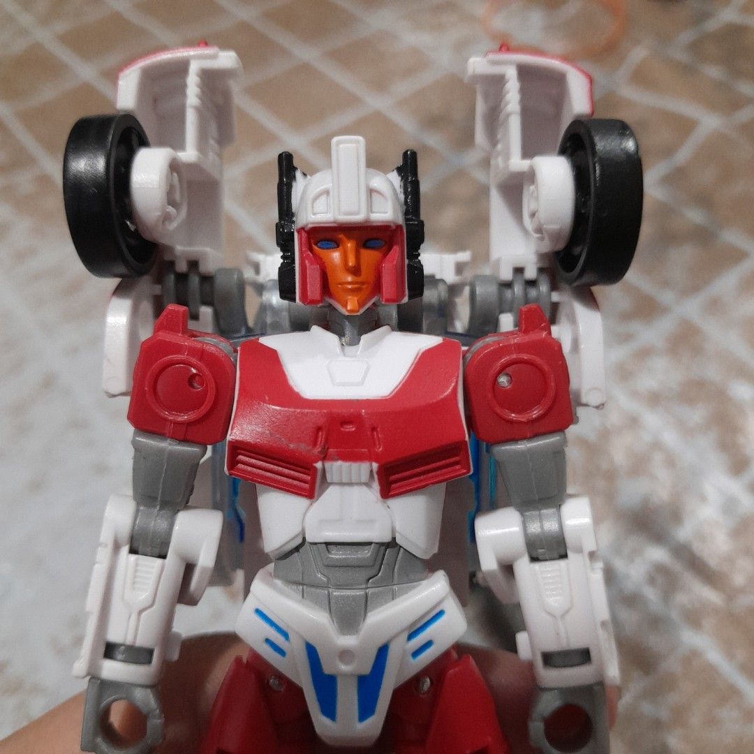 Transformers Legacy Minerva (READ THE DESCRIPTION) (Category: Action & Battle Toys) located in Las Pinas. Submitted by enwr4thcr1ms0n (Listing ID 1470380957, Image 1). Description: -no box -missing one accessory(originally had 2) -added silver paint on the rims and the gun -the lightbar is glued on -minor paintchips -ankle joints are loose, everything else is in good condition -shipping fee is shouldered by the buyer -GCash Payment.