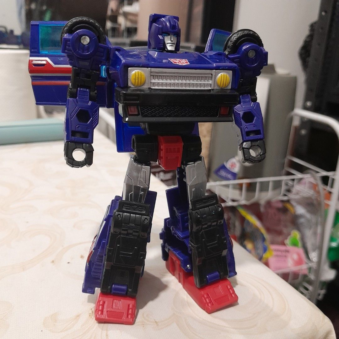 Transformers Legacy Skids (READ THE DESCRIPTION) (Category: Action & Battle Toys) located in Las Pinas. Submitted by enwr4thcr1ms0n (Listing ID 1470383434, Image 2). Description: -no box -no accessories -minor paintchips -all joints are still in good condition -shipping fee is shouldered by the buyer -GCash Payment.
