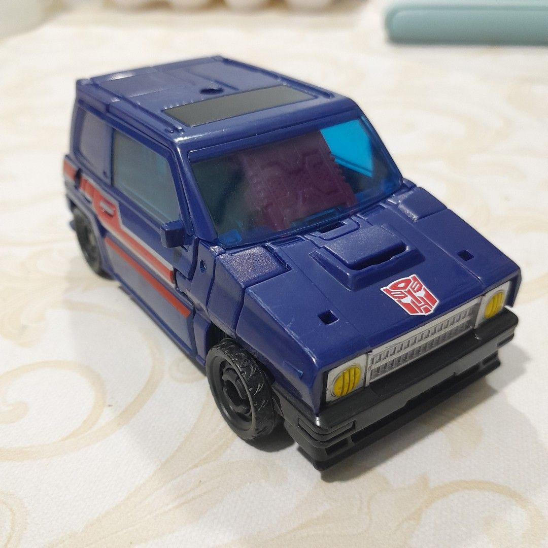 Transformers Legacy Skids (READ THE DESCRIPTION) (Category: Action & Battle Toys) located in Las Pinas. Submitted by enwr4thcr1ms0n (Listing ID 1470383434, Image 3). Description: -no box -no accessories -minor paintchips -all joints are still in good condition -shipping fee is shouldered by the buyer -GCash Payment.