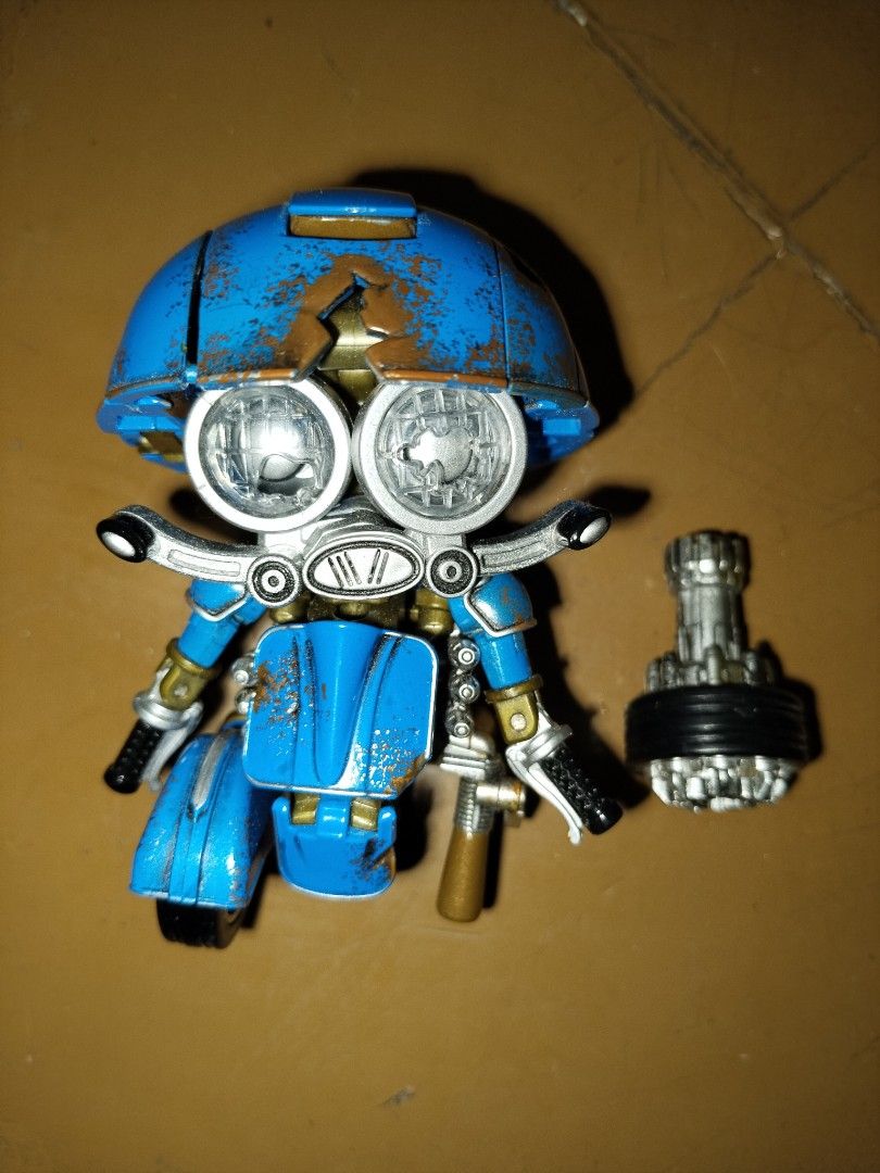 Transformers Sqweeks WEI JIANG BLACK APPLE (Category: Figurines & Statues) located in Quezon City. Submitted by rain5023 (Listing ID 1470513501, Image 1). Description: WYSIWYG.