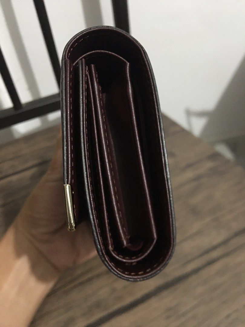 Trifold wallet/Burgundy/Genuine Leather (Category: Wallets & Card Holders) located in Morong. Submitted by vastcat.b247ee680 (Listing ID 1470475873, Image 2). Description: Item is preloved from Korea Like new condition No Issues .