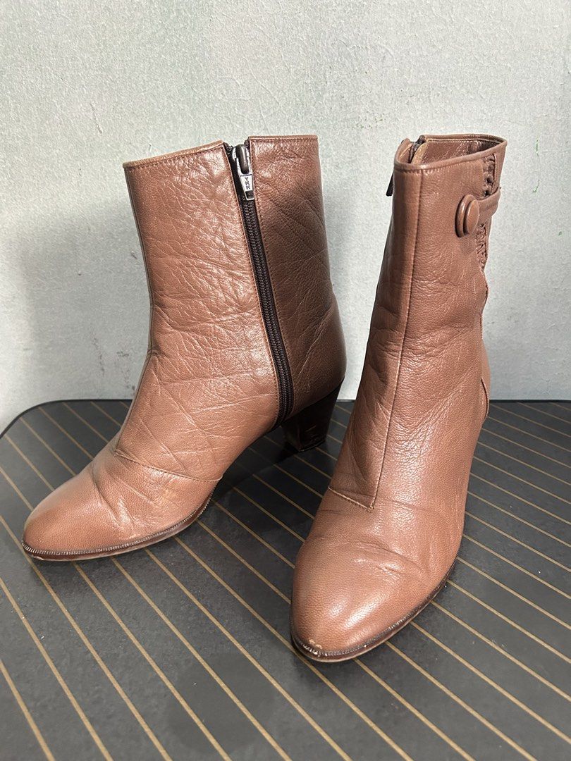 Trio Zip Ankle Boots (Category: Boots) located in Quezon City. Submitted by jjsurplus_23 (Listing ID 1470367233, Image 1). Description: 21.5-22cm insole | Flat Feet Made in Japan.