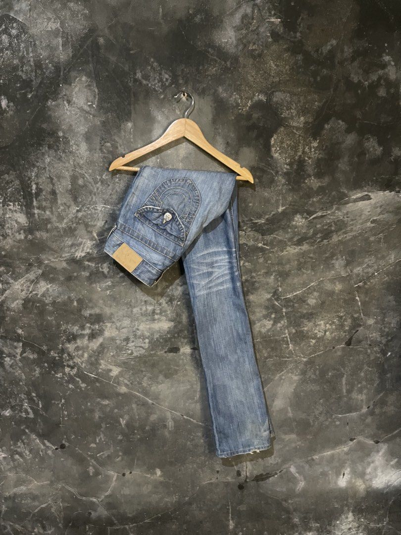 True Religion (Category: Community) located in Himamaylan. Submitted by ajingggz05 (Listing ID 1470456699, Image 2). Description: W:30 L:42 Lop:9 Hem:7 Color: light blue Issue: minimal rust stain and distress u can see on last picture.