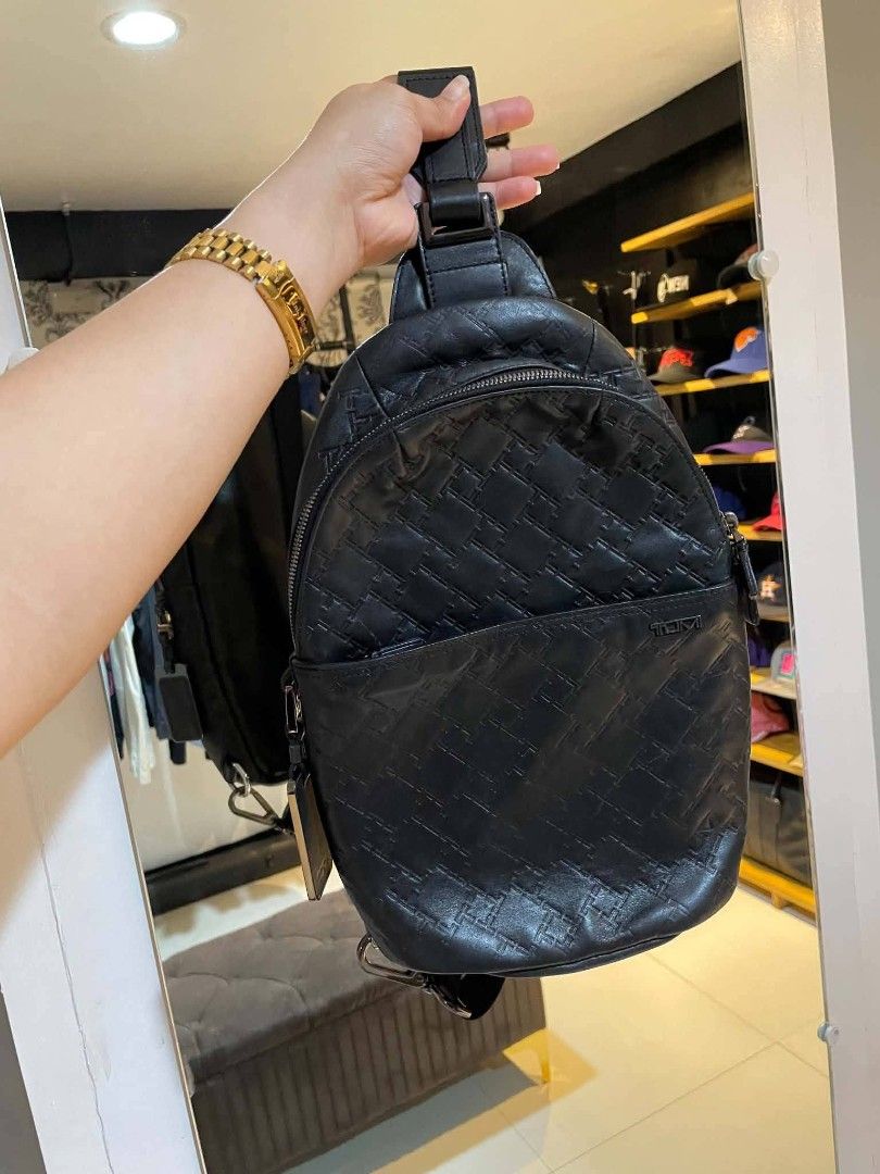 Tumi Ticon Body Bag Authentic💯💯 (Category: Sling Bags) located in Davao. Submitted by SecondhandItems97 (Listing ID 1470458089, Image 2). Description: Small to Medium size Includes generic dustbag.