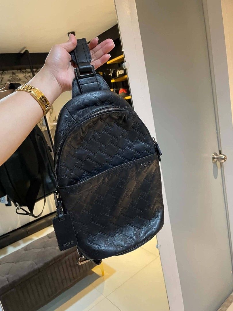 Tumi Ticon Body Bag Authentic💯💯 (Category: Sling Bags) located in Davao. Submitted by SecondhandItems97 (Listing ID 1470458089, Image 1). Description: Small to Medium size Includes generic dustbag.