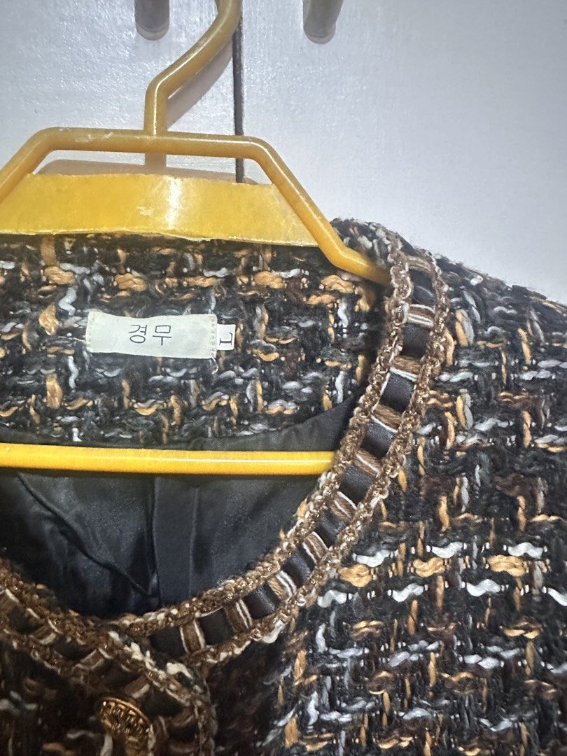 Tweed blazer (Category: Coats, Jackets and Outerwear) located in Tandag. Submitted by kawaiispreloved (Listing ID 1470375277, Image 3). Description: Medium size Medyo makapal.