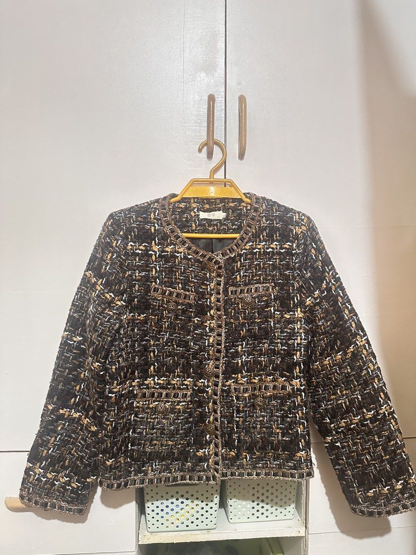 Tweed blazer (Category: Coats, Jackets and Outerwear) located in Tandag. Submitted by kawaiispreloved (Listing ID 1470375277, Image 1). Description: Medium size Medyo makapal.