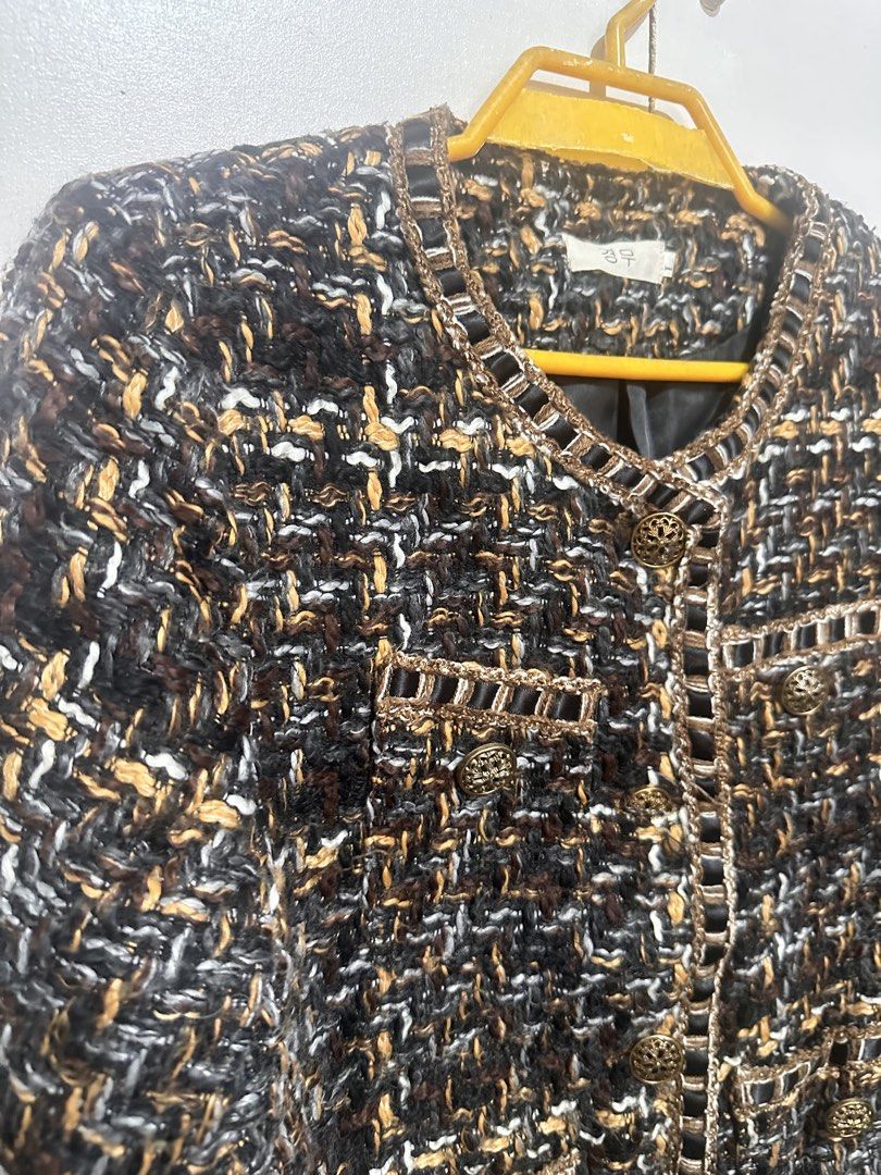 Tweed blazer (Category: Coats, Jackets and Outerwear) located in Tandag. Submitted by kawaiispreloved (Listing ID 1470375277, Image 2). Description: Medium size Medyo makapal.