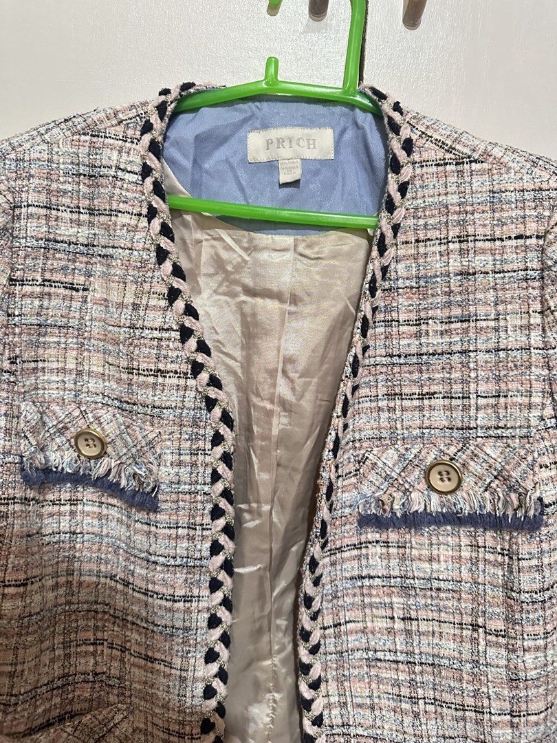 Tweed blazers lightweight (Category: Coats, Jackets and Outerwear) located in Tandag. Submitted by kawaiispreloved (Listing ID 1470392479, Image 3). Description: Lightweight, pwede pang daily coat 1. Open blazer no buttons, 36-38 bust, small to medium, 22.5in length 2. 36-38 bust, small to semi large, 19in length 3. 38-42 bust, medium to large, keri naman sa small, 22in length .