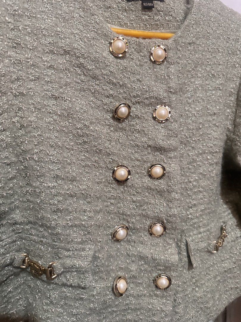 Tweed croptop blazer (Category: Coats, Jackets and Outerwear) located in Tandag. Submitted by kawaiispreloved (Listing ID 1470375000, Image 2). Description: Medium to semi large.