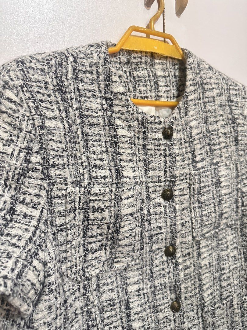 Tweed top (Category: Blouses) located in Tandag. Submitted by kawaiispreloved (Listing ID 1470373978, Image 2). Description: Large size Medyo mabigat pero keri lang With 2 front pockets.