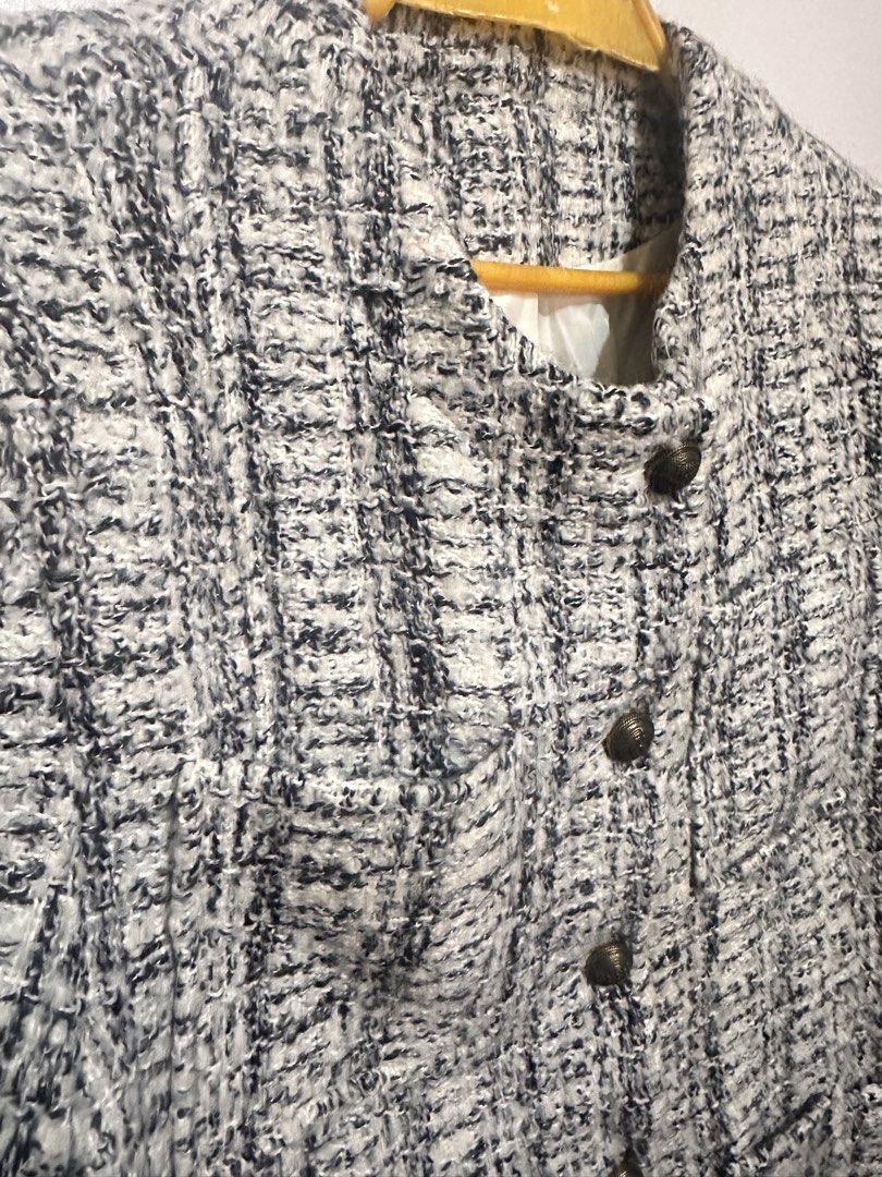 Tweed top (Category: Blouses) located in Tandag. Submitted by kawaiispreloved (Listing ID 1470373978, Image 3). Description: Large size Medyo mabigat pero keri lang With 2 front pockets.