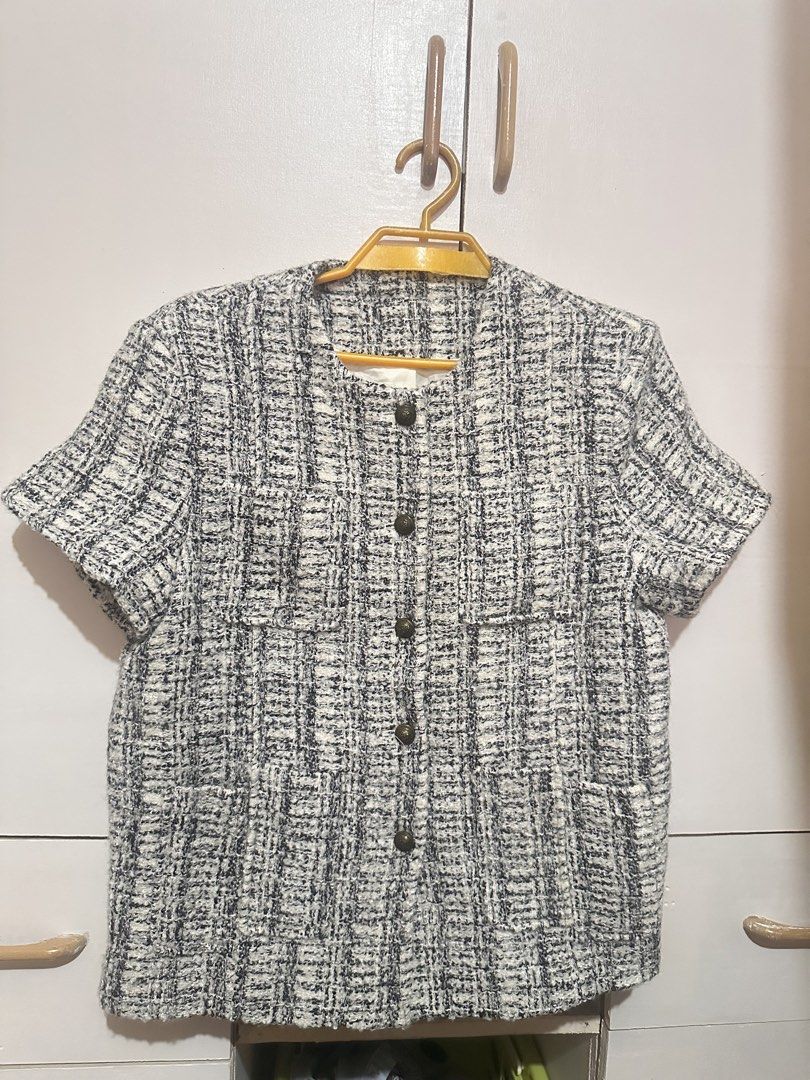 Tweed top (Category: Blouses) located in Tandag. Submitted by kawaiispreloved (Listing ID 1470373978, Image 1). Description: Large size Medyo mabigat pero keri lang With 2 front pockets.