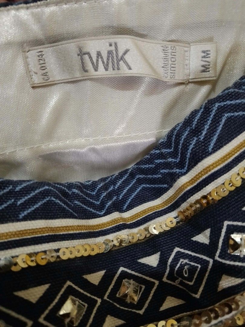 Twik Simons Sequin Patterned Mini Skirt Size M (Category: Skirts) located in Cabuyao City. Submitted by love.gie (Listing ID 1470377003, Image 2). Description: - Brand: Twik by Simons - Style: Sequined mini skirt with intricate geometric patterns - Color: Blue with metallic gold and silver sequins - Size: M (tag intact) - Features: Fully lined interior, high shine, short length .