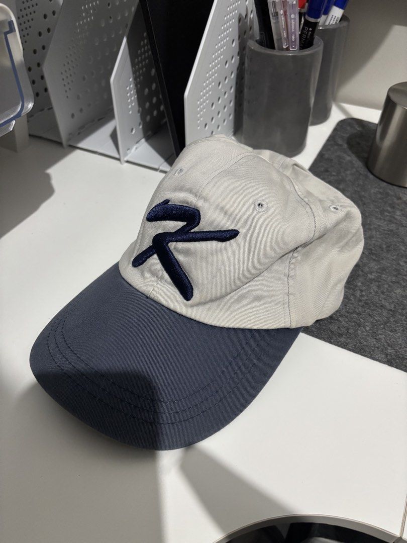 Two-tone baseball cap with embroidered logo (Category: Caps & Hats) located in Manila. Submitted by aysshxx (Listing ID 1470476180, Image 2). Description: .