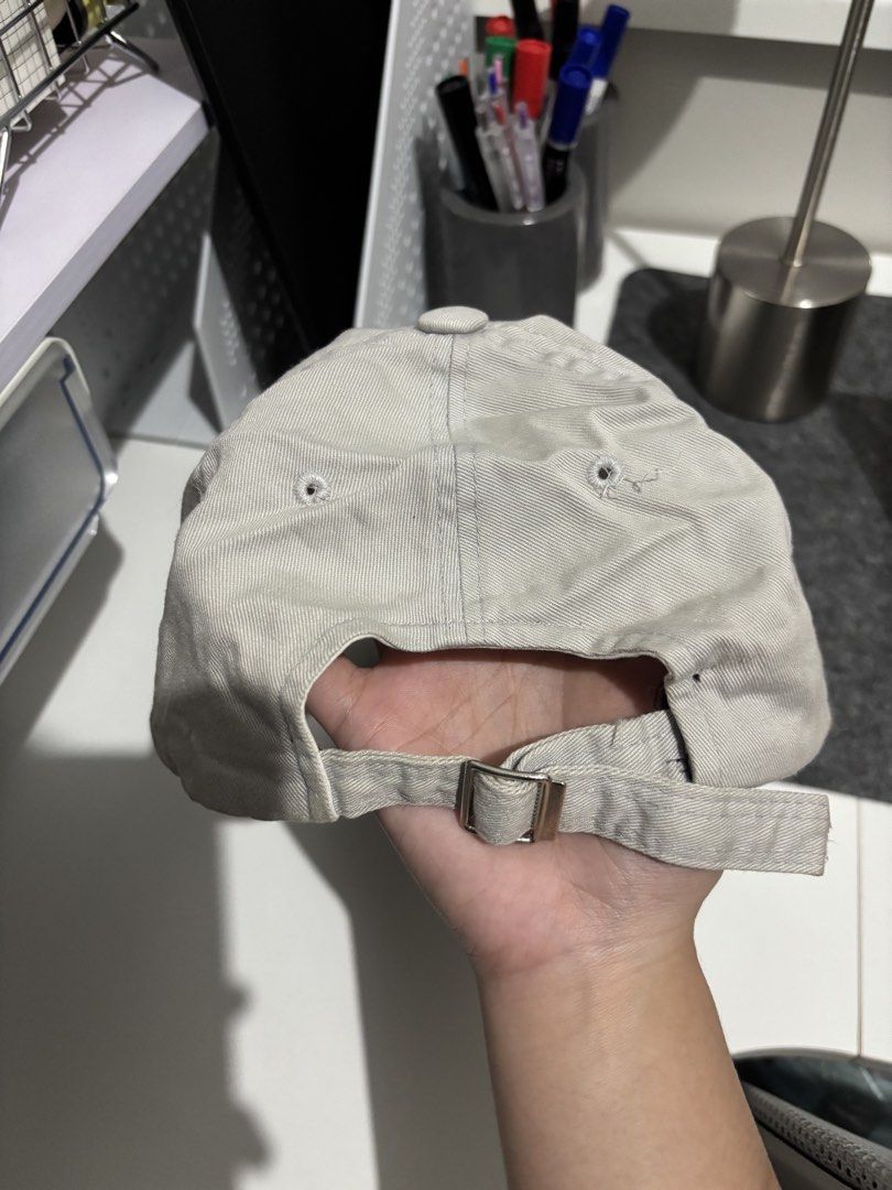 Two-tone baseball cap with embroidered logo (Category: Caps & Hats) located in Manila. Submitted by aysshxx (Listing ID 1470476180, Image 3). Description: .