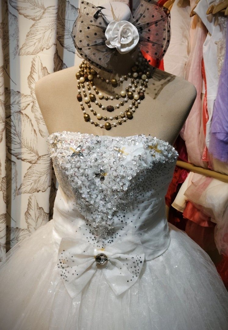 Ukay tube beaded wedding gown (Category: Evening dresses & gowns) located in Rizal. Submitted by whitesioma99032 (Listing ID 1470404656, Image 2). Description: Ukay white tube beaded wedding ballgown B 36-42 W 34 L 58 Like new Padded Need wash may washable dirt and nanigas na glue 350+Sf #LegitOnlineSellerSince2020.