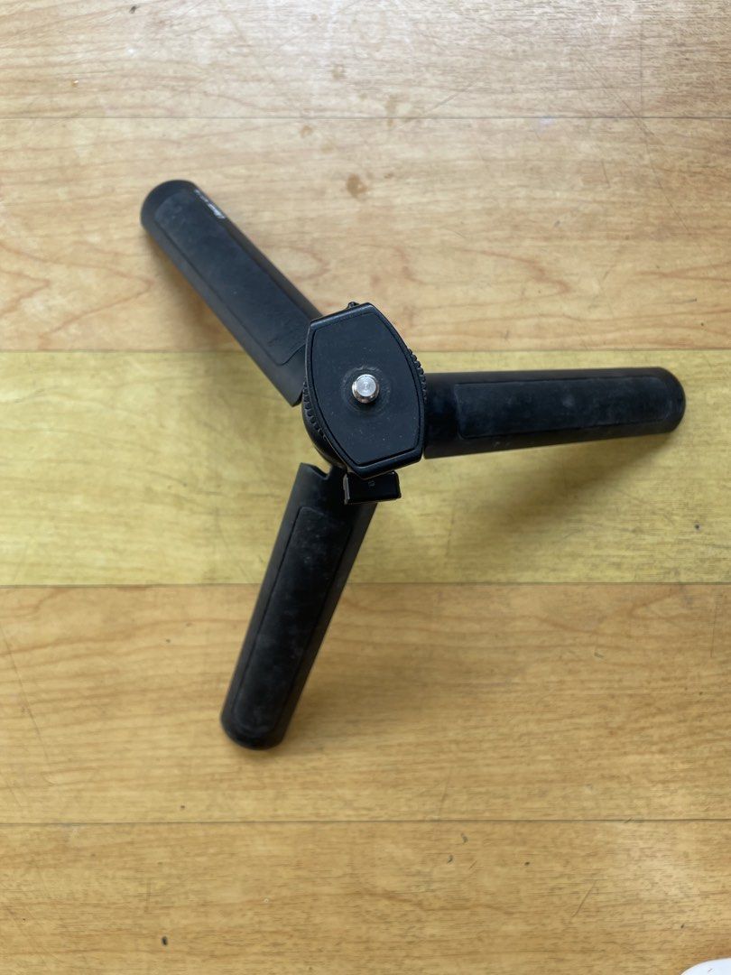 Sale! ULANZI Tripod (Category: Tripods & Monopods) located in Mandaluyong City. Submitted by summersamnl (Listing ID 1470411558, Image 3). Description: Ulanzi Tripod.
