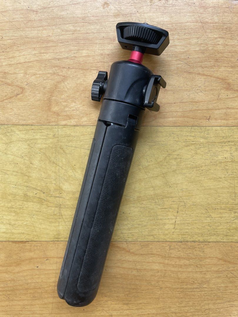 Sale! ULANZI Tripod (Category: Tripods & Monopods) located in Mandaluyong City. Submitted by summersamnl (Listing ID 1470411558, Image 2). Description: Ulanzi Tripod.
