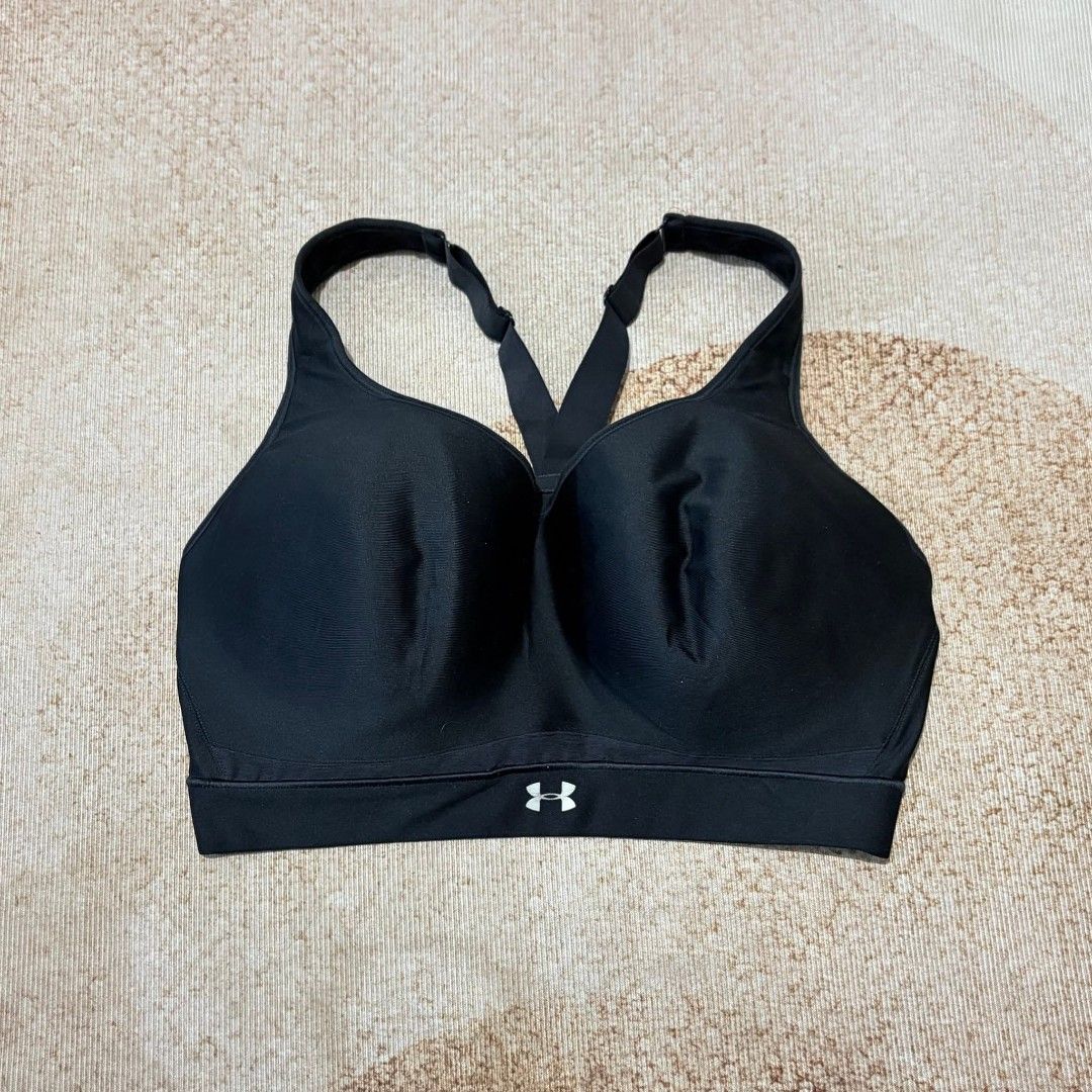 Under armour (Category: Activewear) located in Manila. Submitted by justin.jeyeneyshop (Listing ID 1470364776, Image 1). Description: cup D/E.