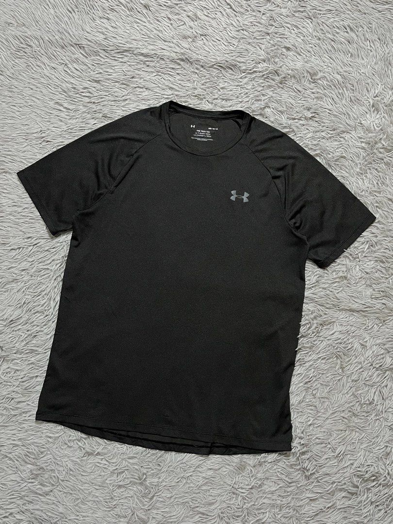 Under Armour Active Top (Category: Activewear) located in Dipolog. Submitted by krstnagnis98 (Listing ID 1470349740, Image 2). Description: Under Armour Active Top Med-L Authentic Like new .