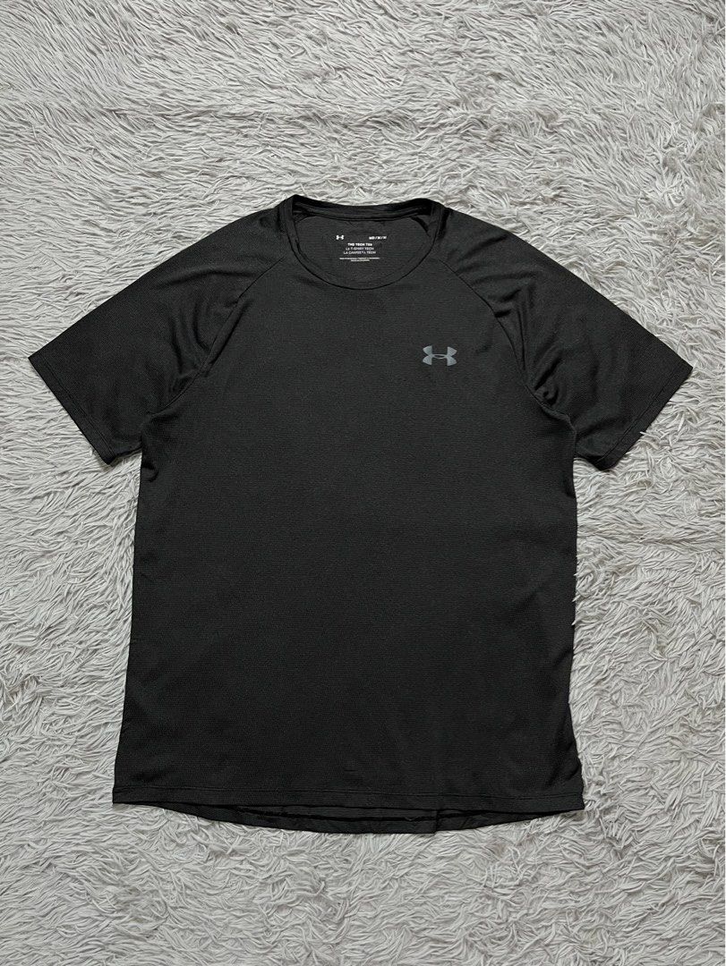 Under Armour Active Top (Category: Activewear) located in Dipolog. Submitted by krstnagnis98 (Listing ID 1470349740, Image 1). Description: Under Armour Active Top Med-L Authentic Like new .