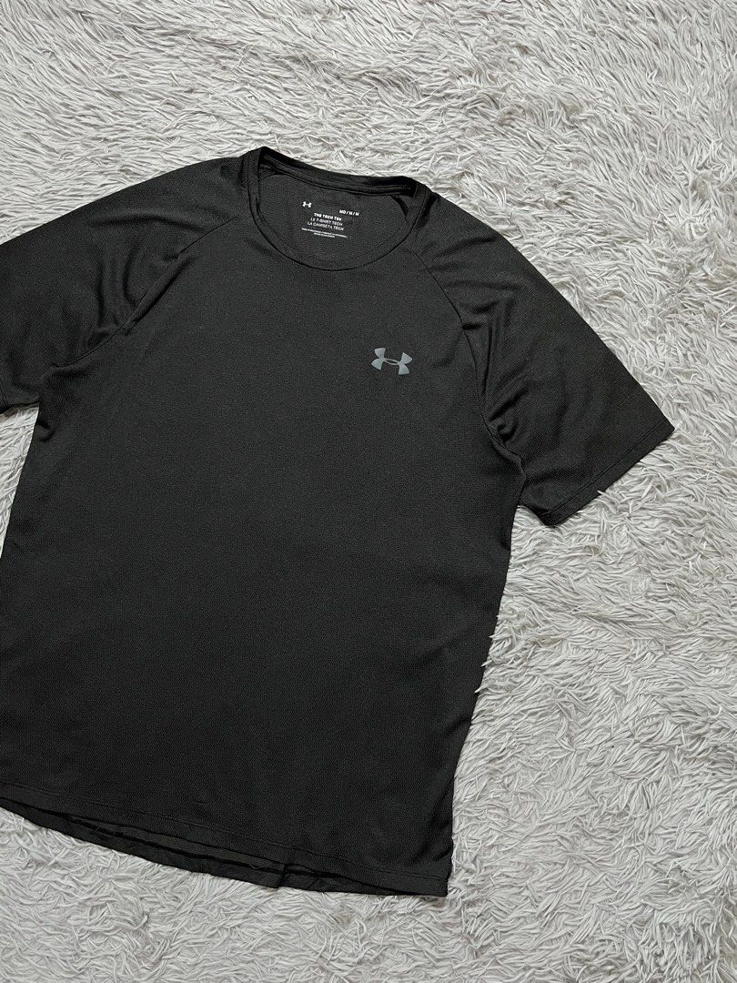 Under Armour Active Top (Category: Activewear) located in Dipolog. Submitted by krstnagnis98 (Listing ID 1470349740, Image 3). Description: Under Armour Active Top Med-L Authentic Like new .