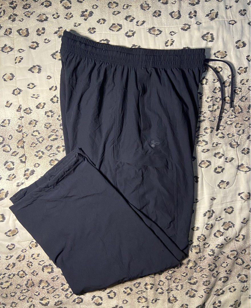 Under Armour Black Athletic Pants Size Large (Category: Joggers) located in Manila. Submitted by nix.thrift (Listing ID 1470410193, Image 1). Description: Under Armour black athletic pants in size large. Made in Indonesia. Elastic waistband with adjustable drawstring cords and toggle locks at the cuffs. Lightweight textured fabric with subtle logo detail near the pocket. Great casual or workout gear..