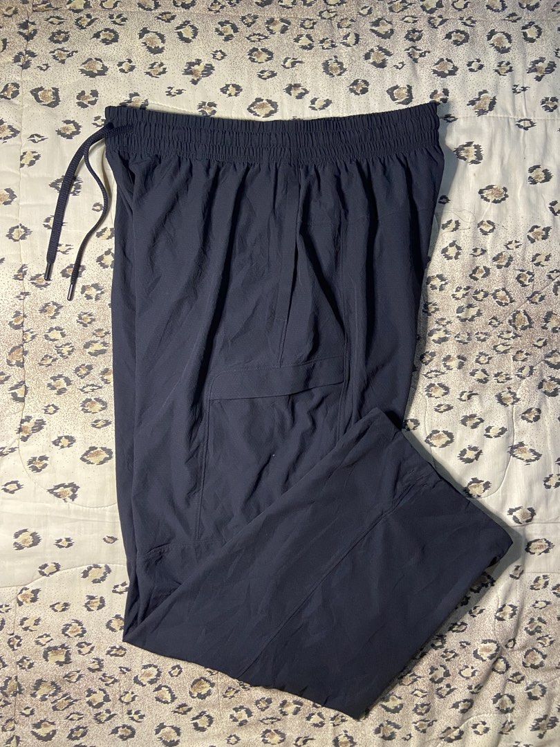 Under Armour Black Athletic Pants Size Large (Category: Joggers) located in Manila. Submitted by nix.thrift (Listing ID 1470410193, Image 2). Description: Under Armour black athletic pants in size large. Made in Indonesia. Elastic waistband with adjustable drawstring cords and toggle locks at the cuffs. Lightweight textured fabric with subtle logo detail near the pocket. Great casual or workout gear..