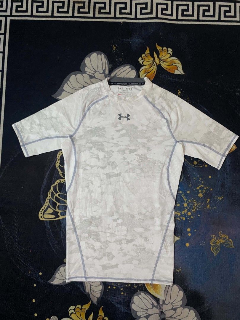 UNDER ARMOUR COMPRESSION (Category: Activewear) located in Quezon City. Submitted by thrift.sta (Listing ID 1470422876, Image 1). Description: EXCELLENT 17X27 550.