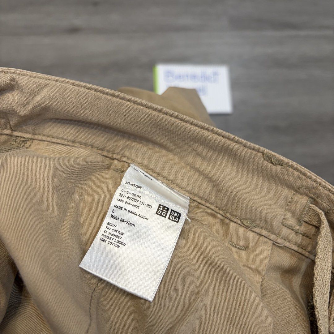 UNIQLO (Category: Jeans) located in Manila. Submitted by saint.benedict7 (Listing ID 1470393018, Image 3). Description: UNIQLO Cargo Pants Price: ₱999 (slightly negotiable) Size: Large 33-36 on tag Condition: 8.5/10 100% original NOT THRIFTED.