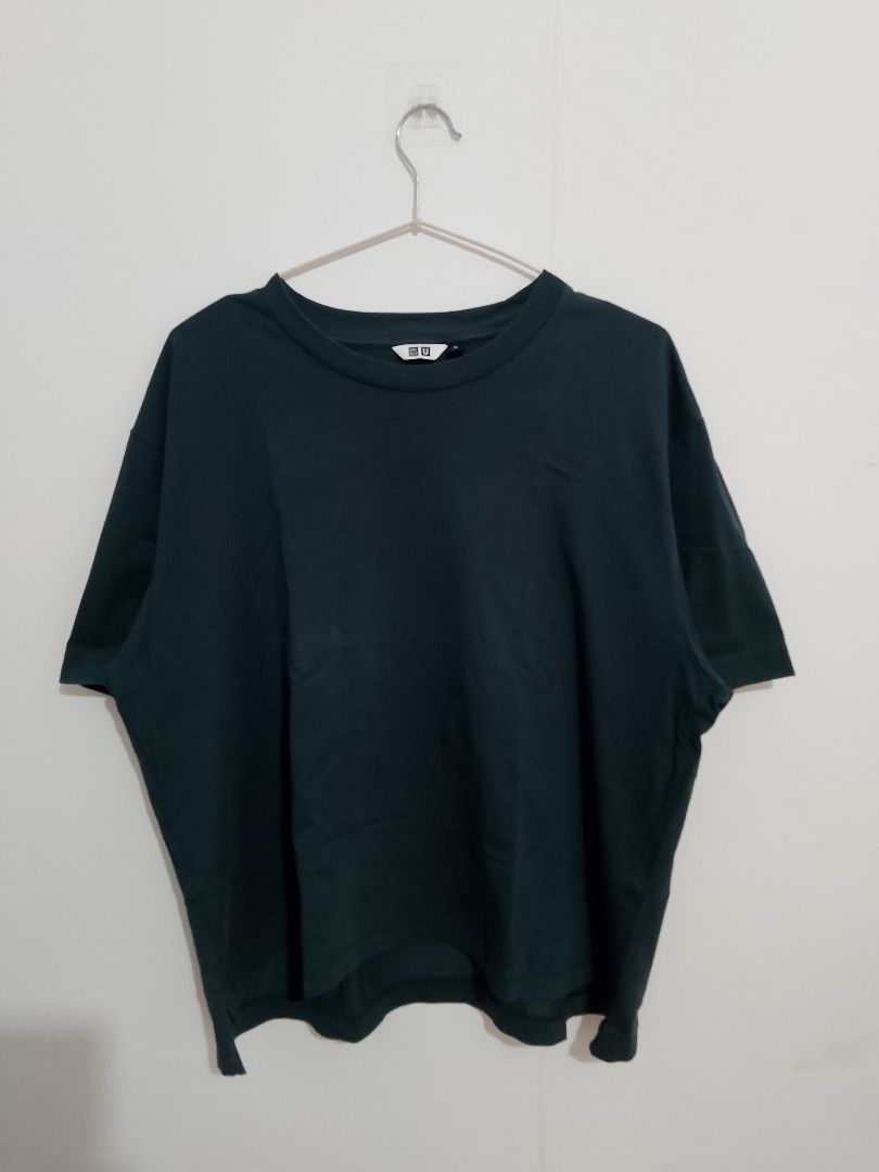 Uniqlo airism (Category: Tshirts & Polo Shirts ) located in Dasmarinas. Submitted by ccakesfinds (Listing ID 1470403670, Image 1). Description: airism size XL.