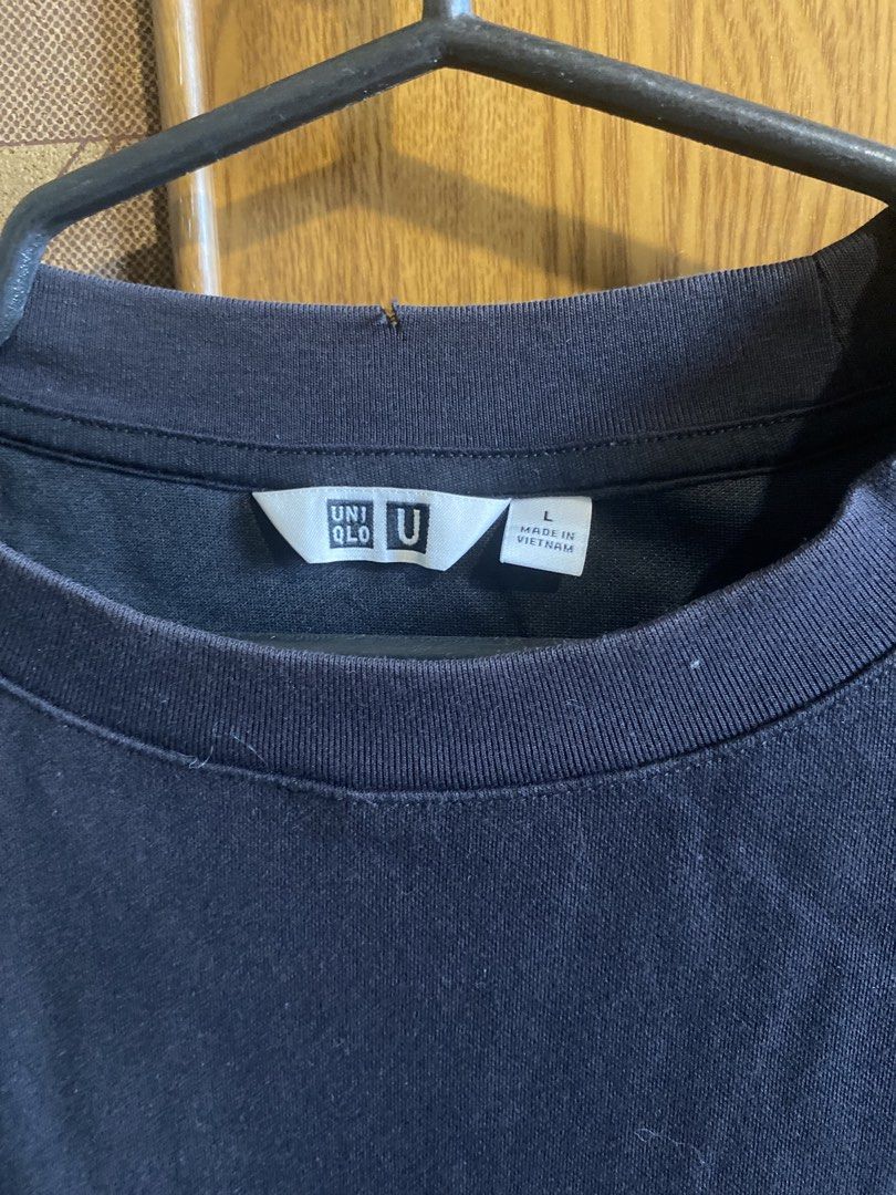 Uniqlo Airism Black (Category: Tshirts & Polo Shirts ) located in Manila. Submitted by dustindustin (Listing ID 1470391169, Image 2). Description: Size L Condition: 9/10 Pick up or Lalamove only 📍Rincon Valenzuela City.