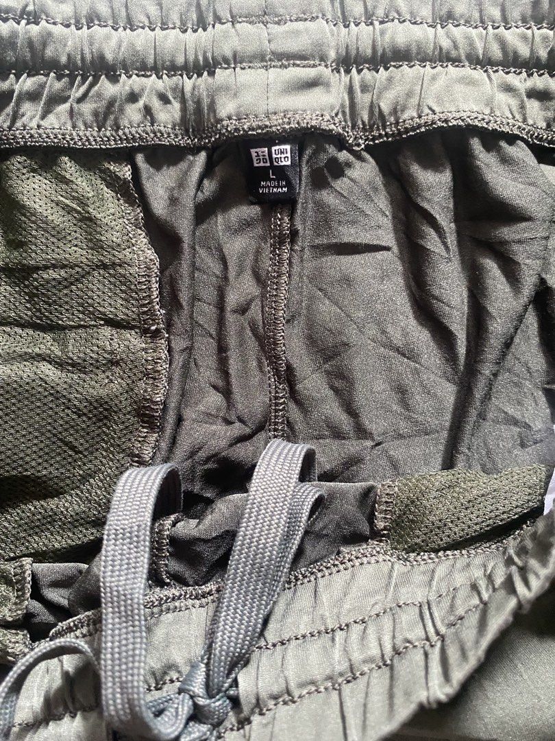 Uniqlo Airism Short (Category: Shorts) located in Ozamiz City. Submitted by thriftnikael (Listing ID 1470516668, Image 3). Description: waist: 31 ( 26-34 ) length: 18.5 thigh: 14 hem: 12 Color rate: 10/10 Condition: 10/10 Issue: na.