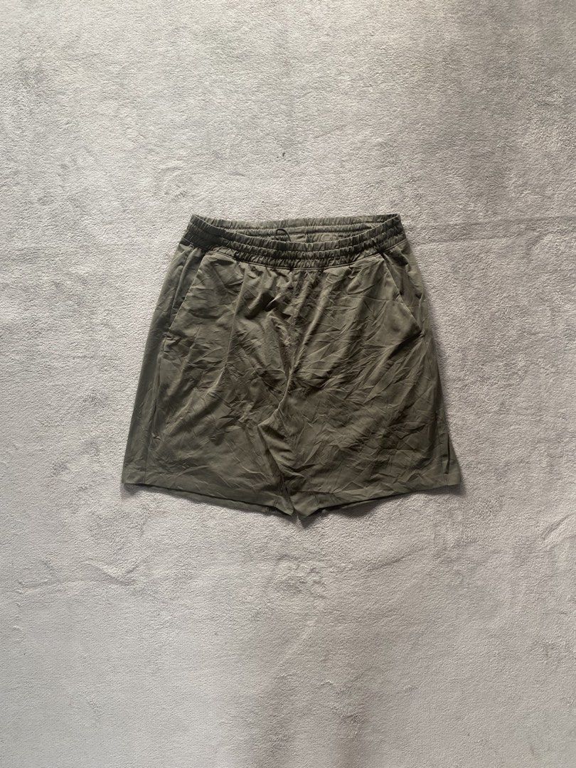Uniqlo Airism Short (Category: Shorts) located in Ozamiz City. Submitted by thriftnikael (Listing ID 1470516668, Image 1). Description: waist: 31 ( 26-34 ) length: 18.5 thigh: 14 hem: 12 Color rate: 10/10 Condition: 10/10 Issue: na.