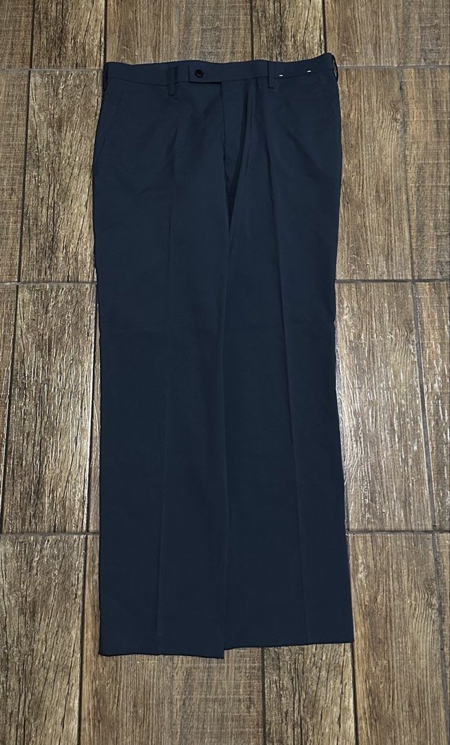 UNIQLO ANKLE PANTS (Category: Other Bottoms) located in Manila. Submitted by urban-vintage_2 (Listing ID 1470532124, Image 1). Description: ISSUE: NONE (NEED WASH) MOP :GCASH (NO COD) SHIP VIA: LALAMOVE & J&T LOCATION: PASIG CITY LENGTH: 39 HEM : 8 WIDTH : 32-34 .