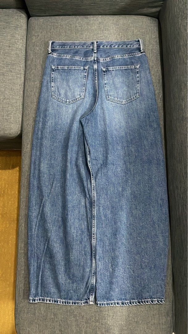 Uniqlo Barrel Jeans (Category: Jeans) located in Munoz. Submitted by kobswitdathrifts (Listing ID 1470482517, Image 3). Description: 30 waist, 41 length, 13.5 thigh & 10 leg opening.